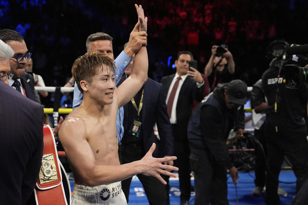 ８回TKO勝利で4本のベルトの防衛に成功した井上尚弥（AP）