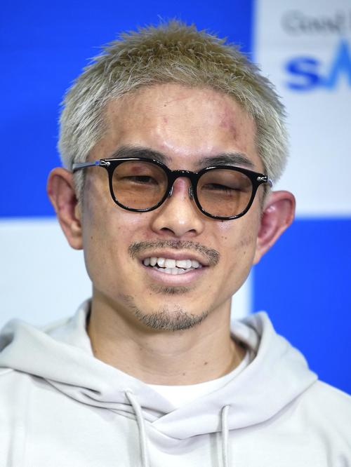 試合後の会見に臨む井岡（撮影・垰建太）