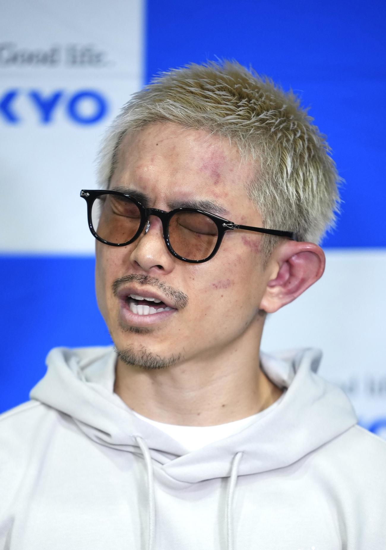 試合後の会見に臨む井岡（撮影・垰建太）