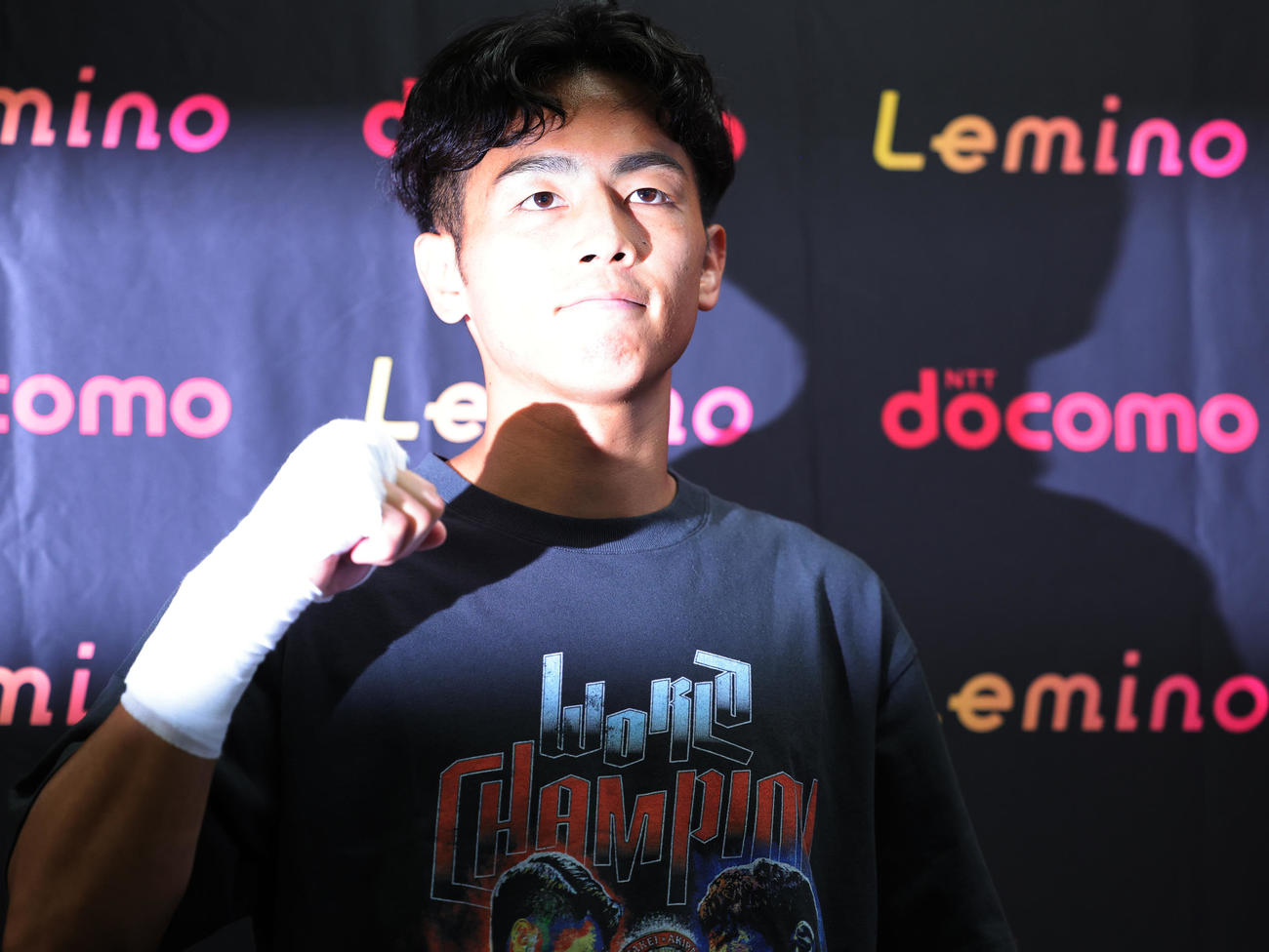 練習を公開したWBO世界バンタム級王者の武居（撮影・野上伸悟）