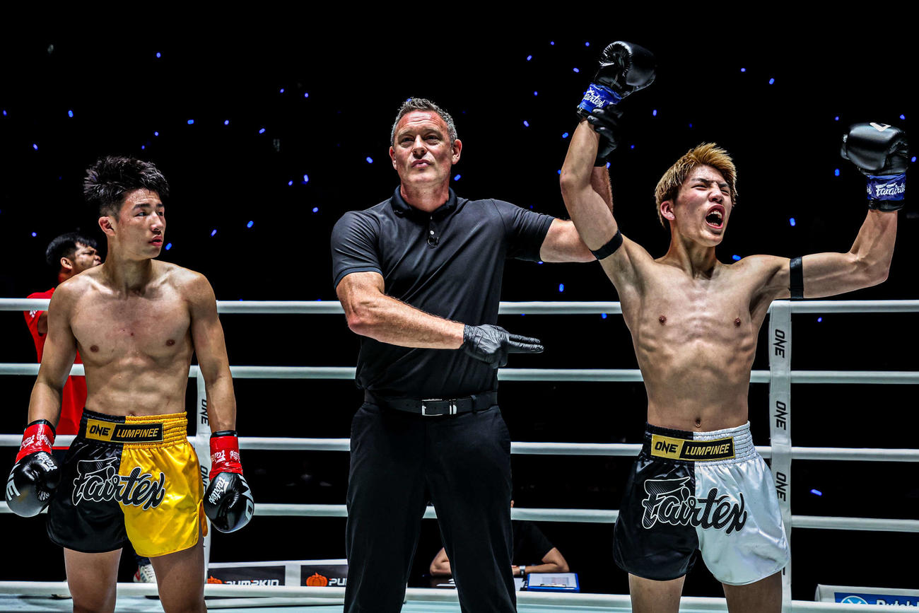 判定勝ちした中嶋愛樹斗（右）（C）ONE Championship