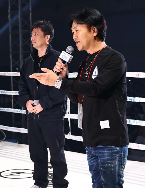 リングに上がった島田紳助さん（右）（撮影・上田博志）