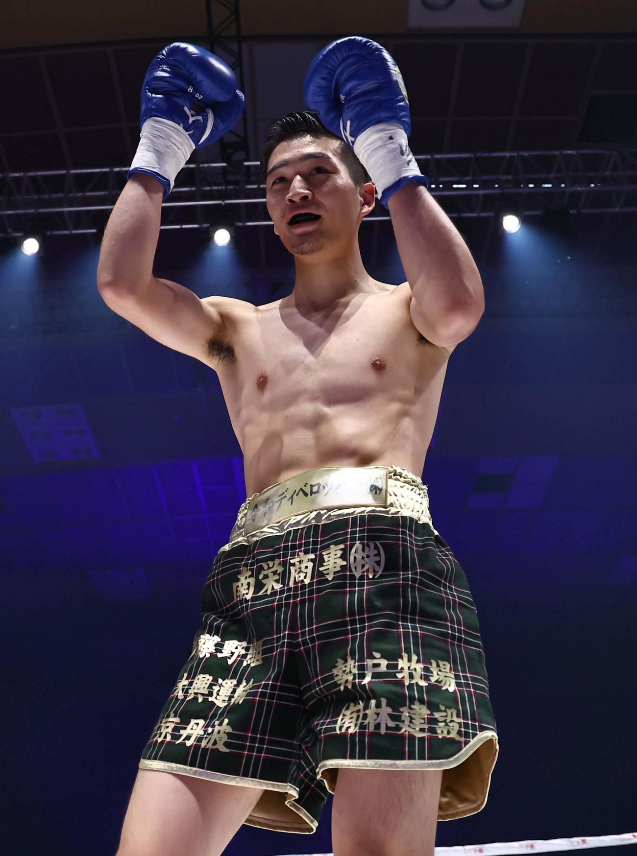 スクリット・ナックプリチャにKO勝利した丸元大五郎（撮影・上田博志）