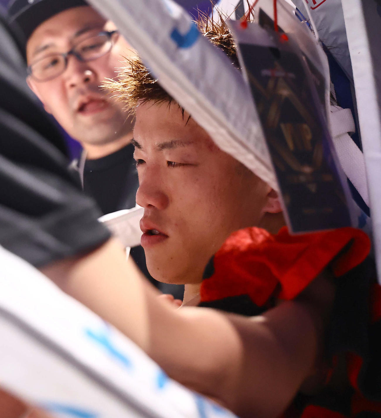 IBF世界ミニマム級タイトルマッチ　試合後、意識がもうろうとする重岡銀次朗（2025年5月24日撮影）