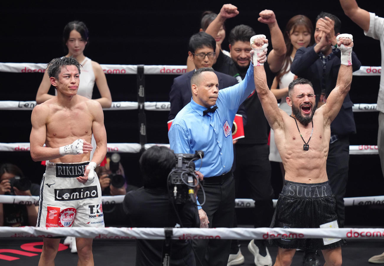 力石（左）はヌニョスに敗れる（撮影・足立雅史）