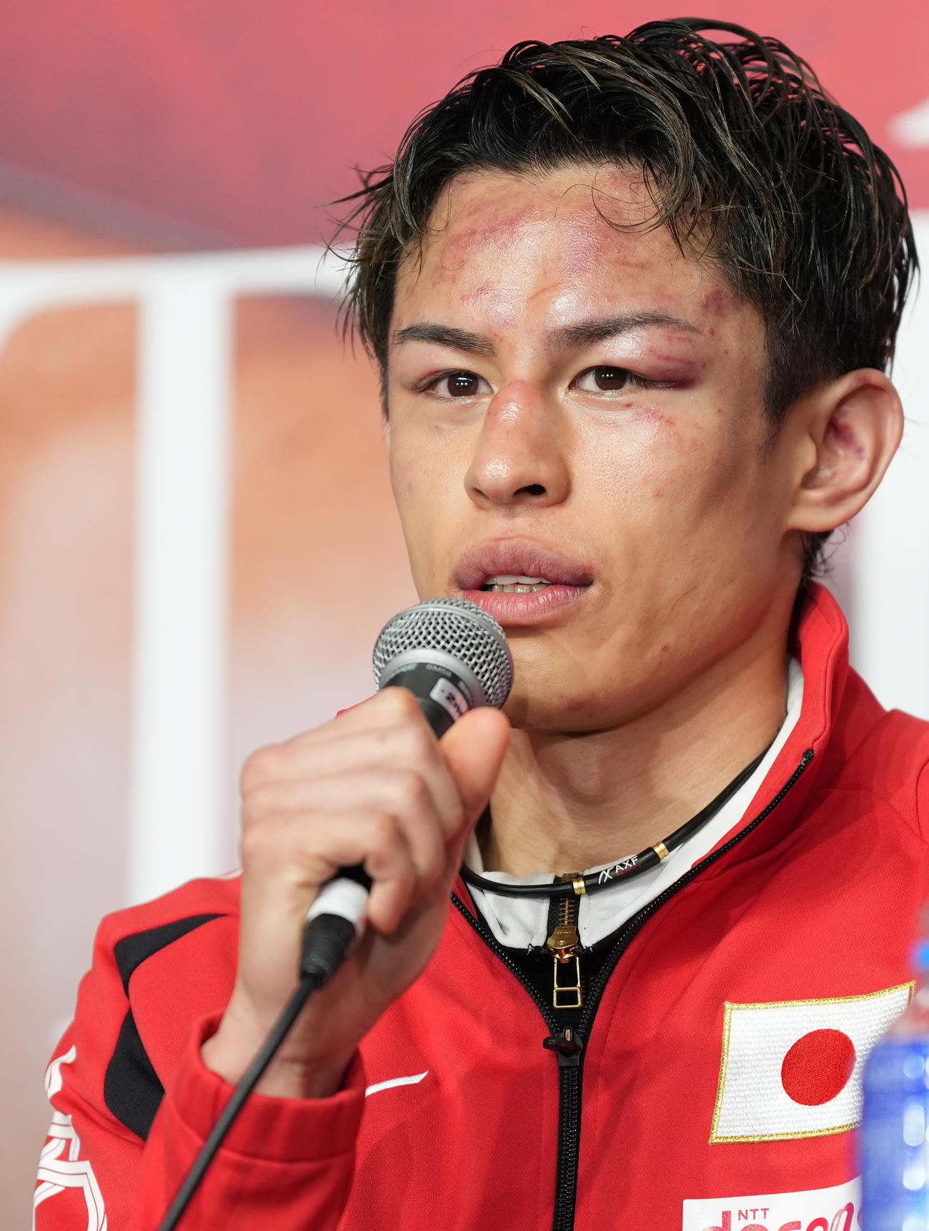 IBF世界スーパーフェザー級王座決定戦でヌニェスに敗れた力石は会見に臨む（撮影・鈴木みどり）