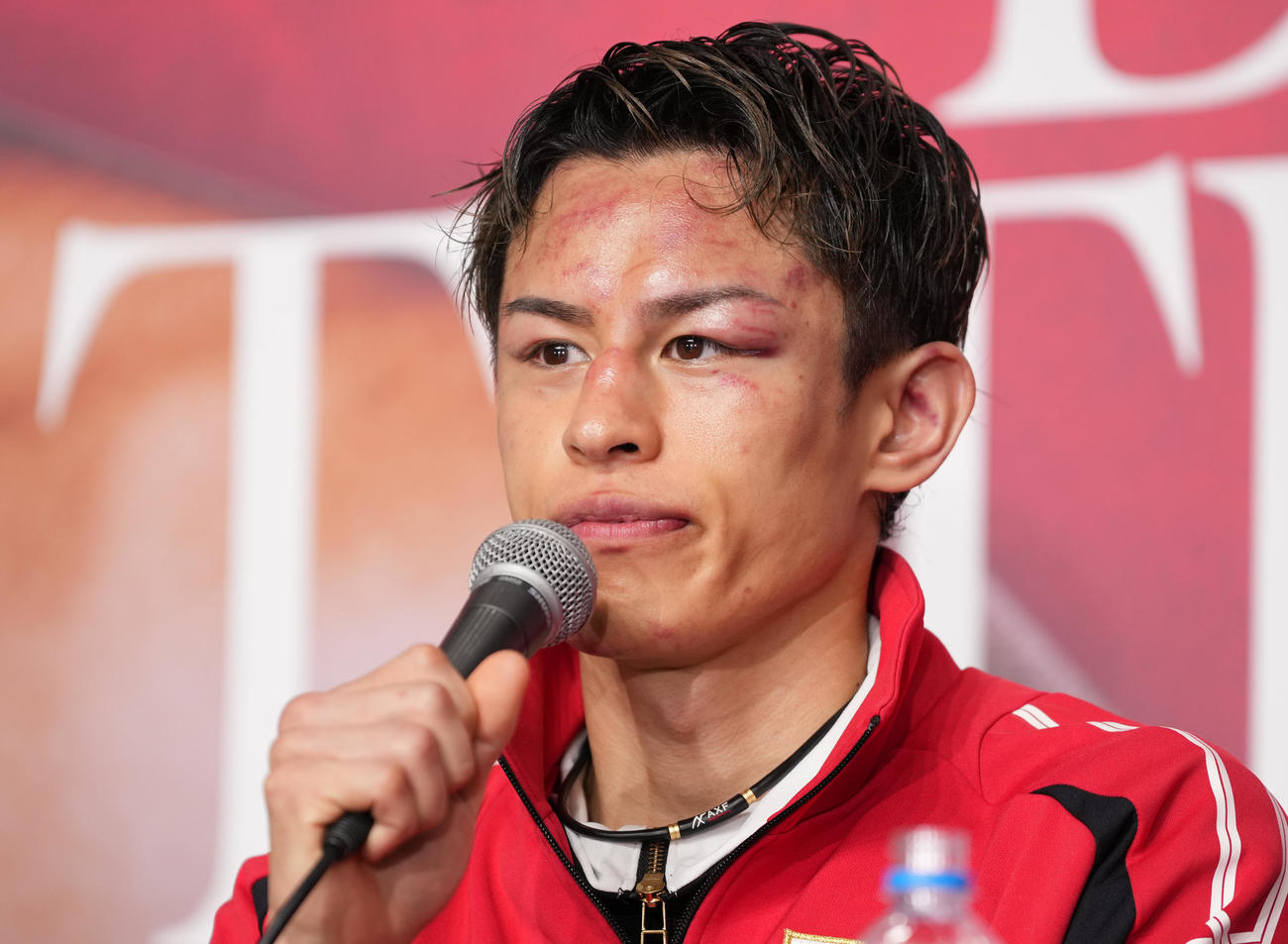 IBF世界スーパーフェザー級王座決定戦でヌニェスに敗れた力石は会見に臨む（撮影・鈴木みどり）