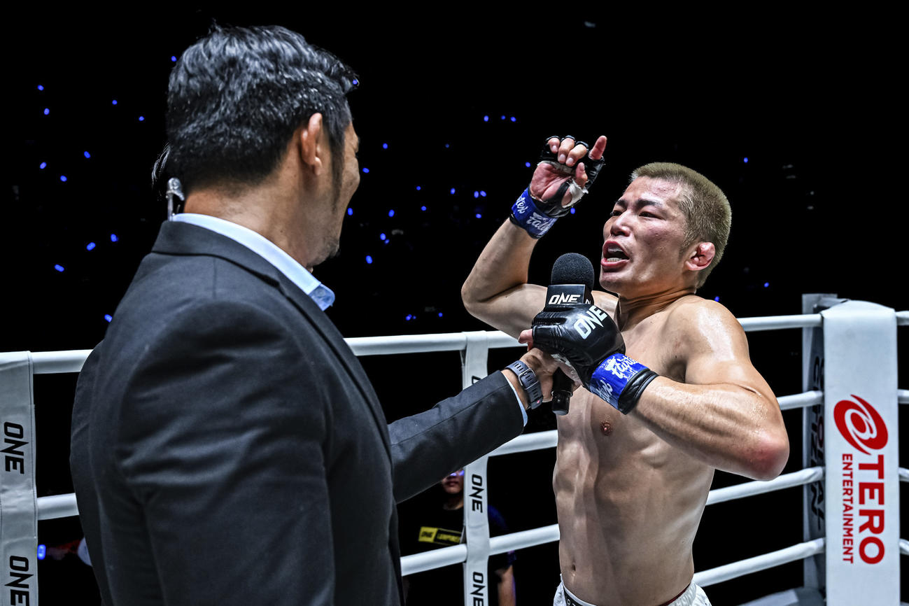 試合後のマイクで「サワディーカップ！」などと絶叫した松田征也（C）ONE Championship