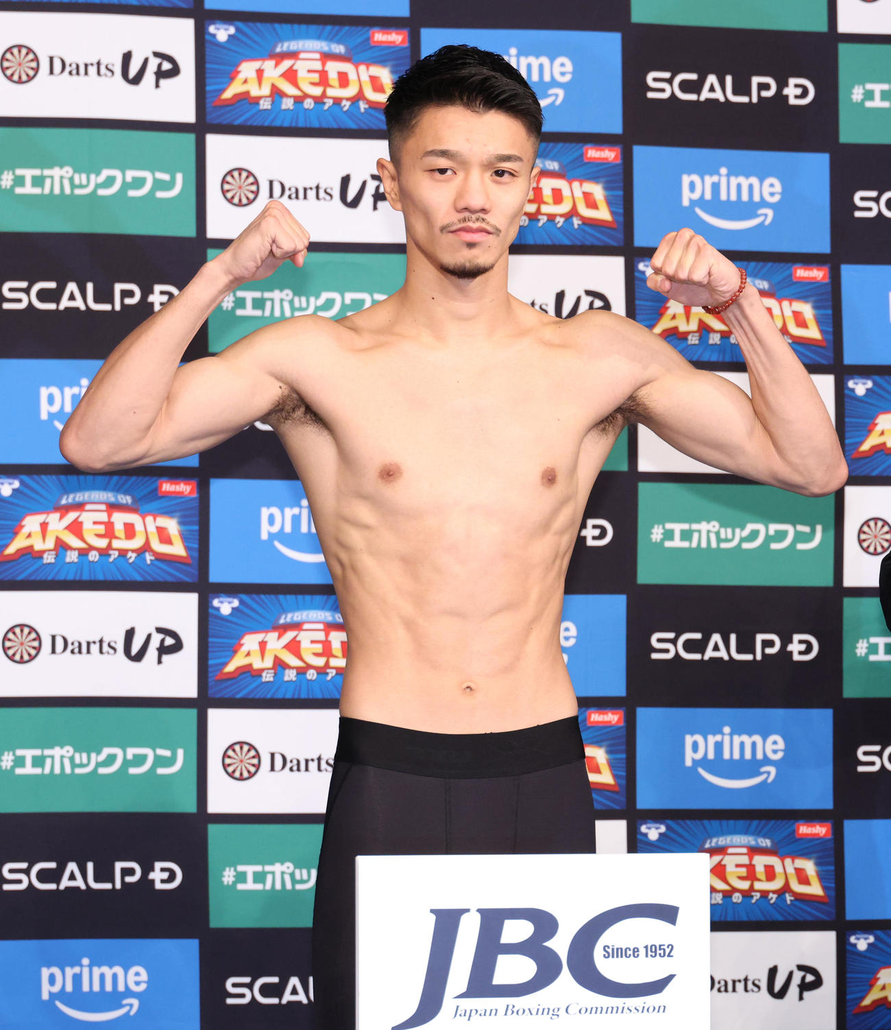 計量をパスする中谷（撮影・中島郁夫）