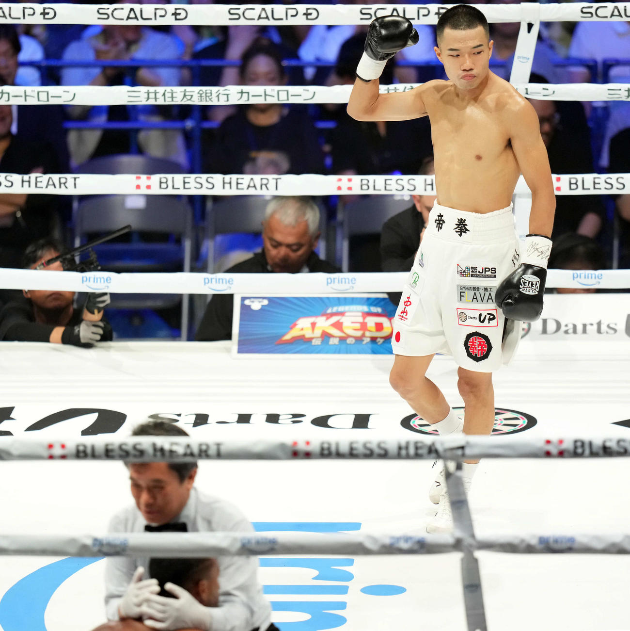 1回、バンケスにKO勝ちする増田（撮影・たえ見朱実）