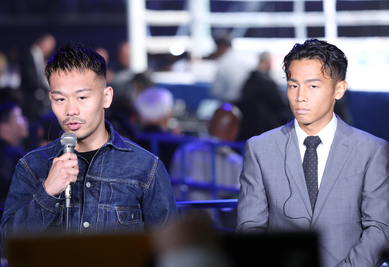 配信ゲストのWBA世界バンタム級休養王者堤（左）とWBO世界同級王者武居（撮影・増田悦実）