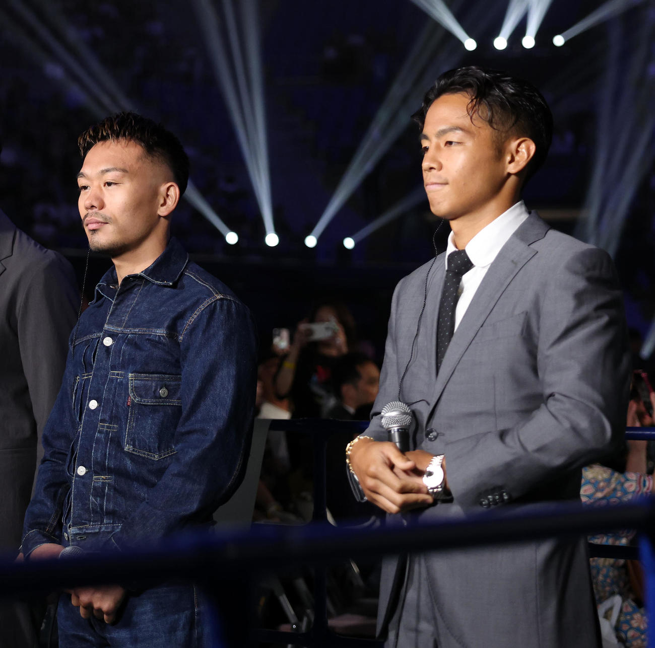 配信ゲストのWBA世界バンタム級王者堤（左）とWBO世界同級王者武居（撮影・増田悦実）
