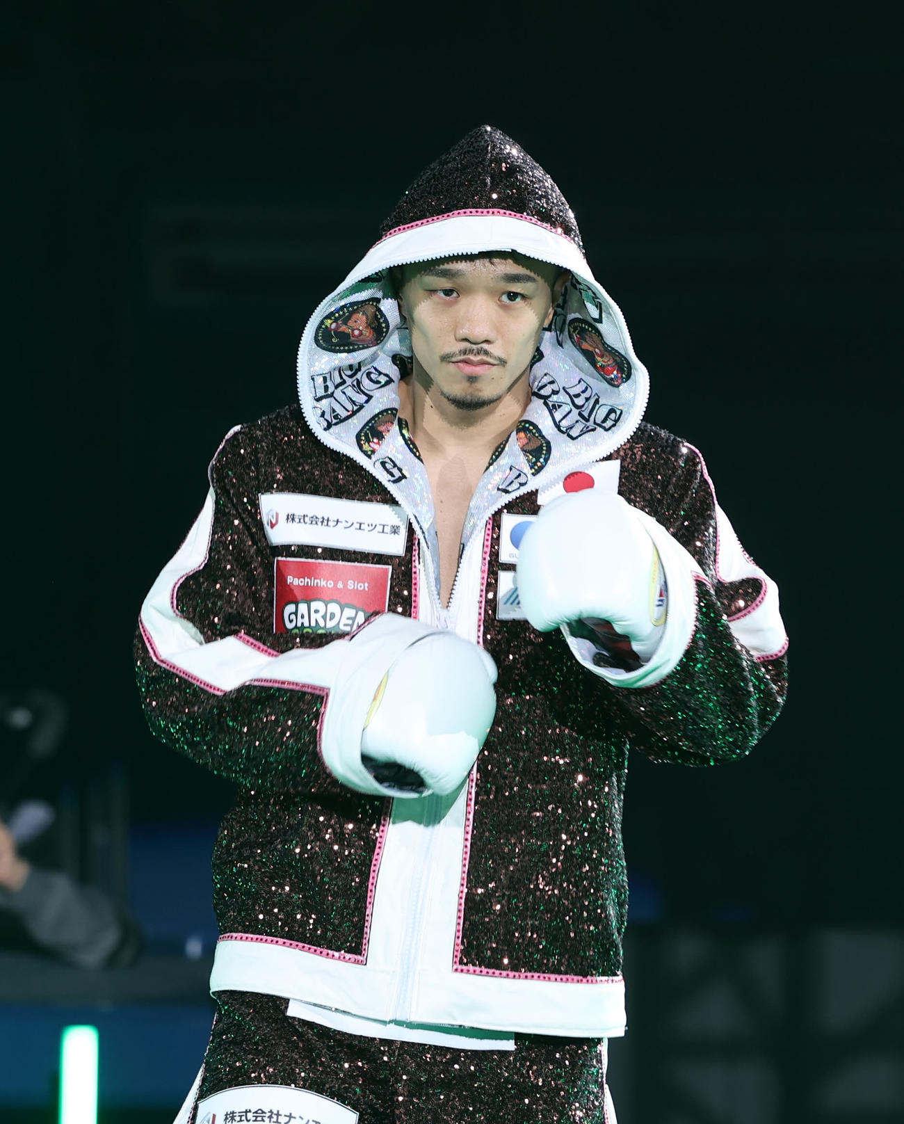 WBC王者中谷潤人対IBF王者西田凌佑　入場する中谷（撮影・増田悦実）