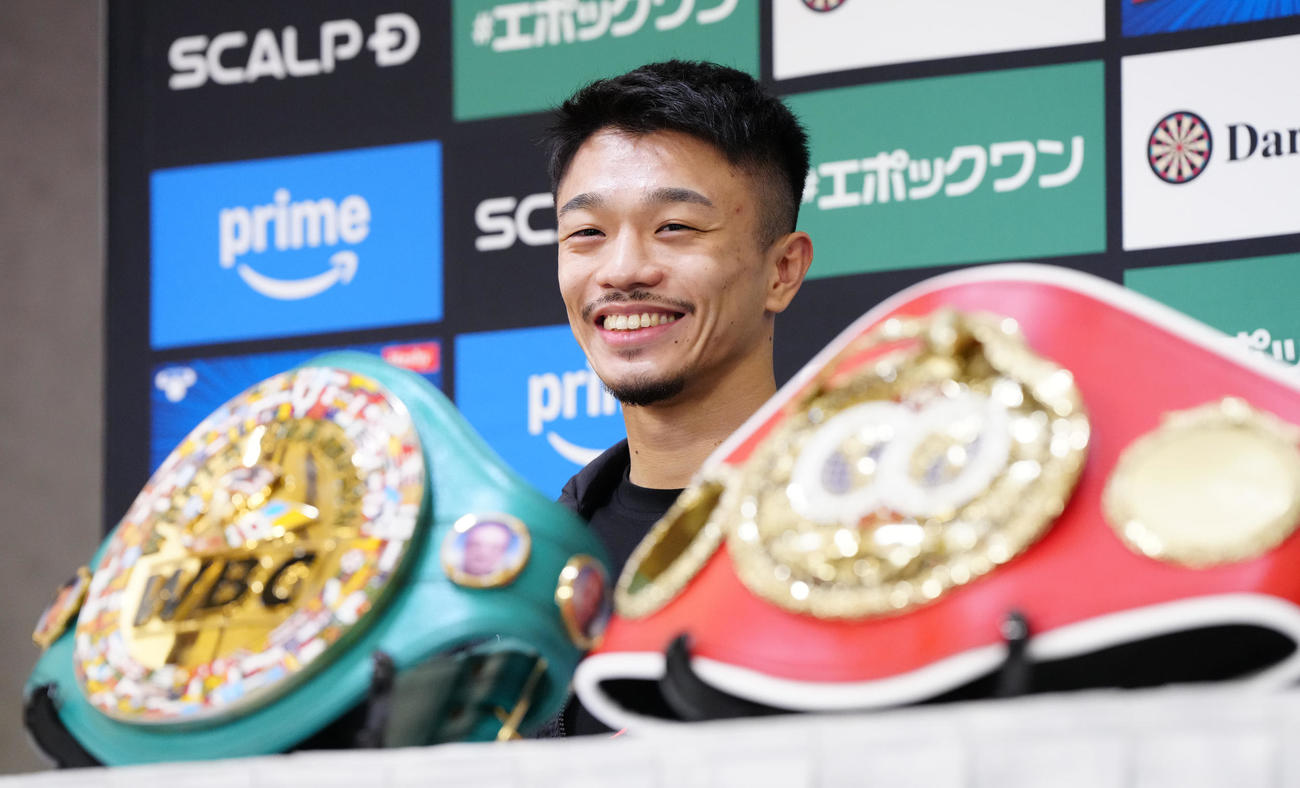 WBC、IBF世界バンタム級王座統一戦から一夜明け、会見に臨む統一王者の中谷（撮影・江口和貴）