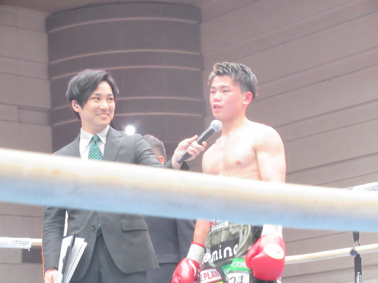 インタビューを受ける田中将吾（撮影・益田一弘）