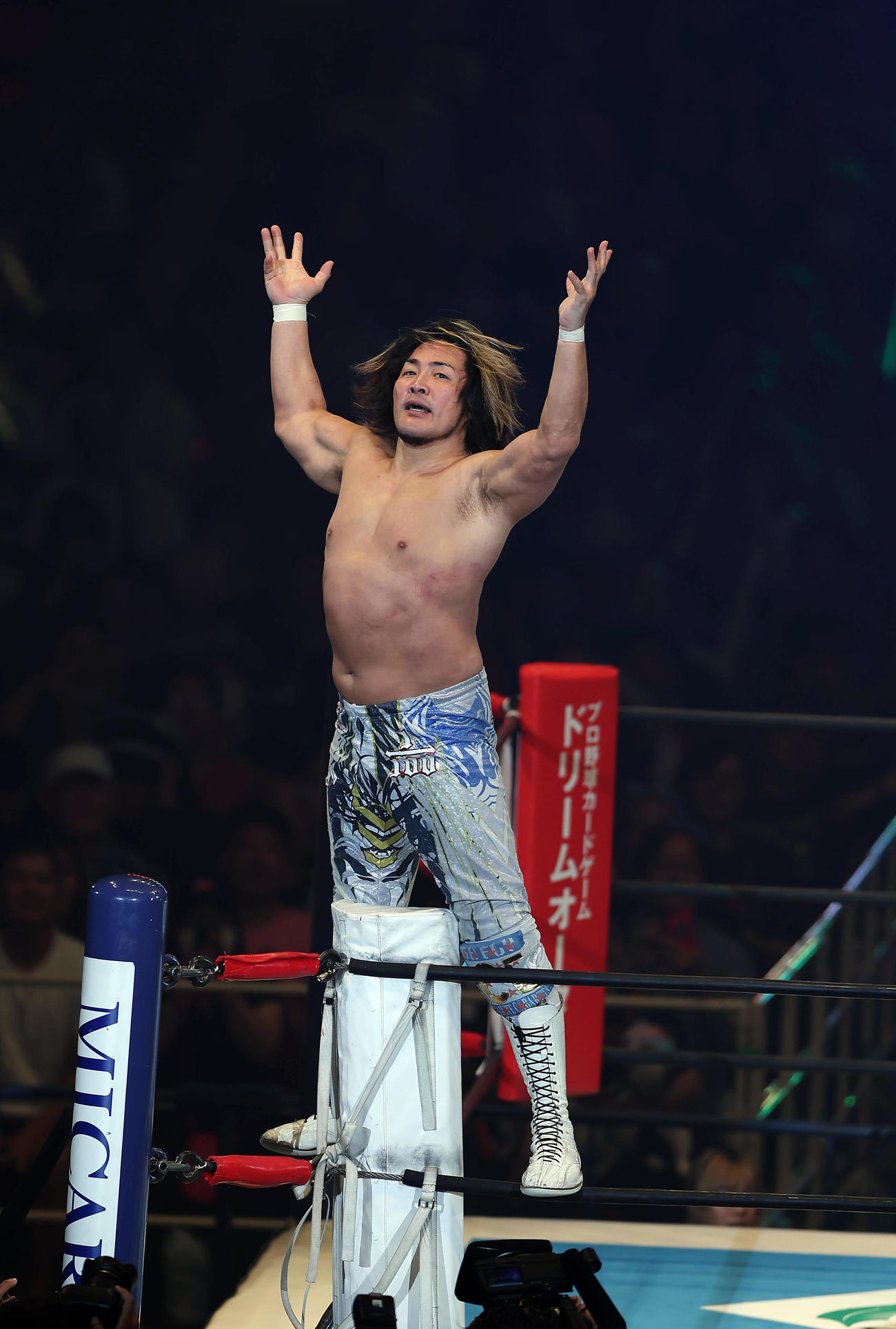 棚橋弘至対上村優也　上村優也に勝利した棚橋弘至（撮影・前田充）