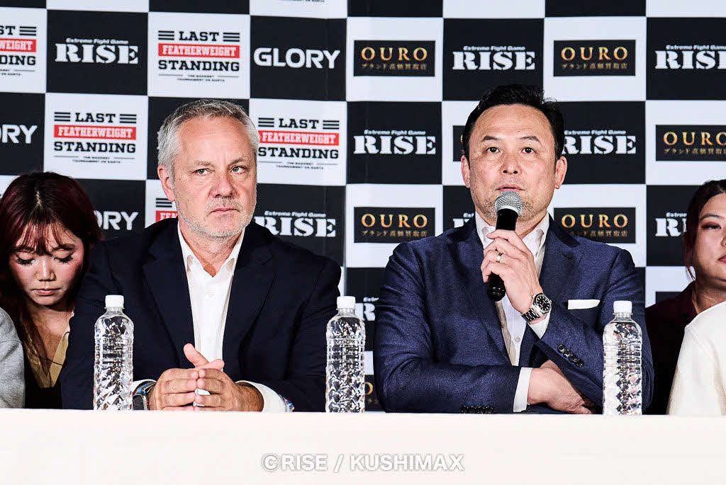 会見に出席したRISE伊藤隆代表（右）とGLORYゼラズニクCEO（C）RISE