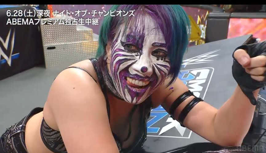 クイーン・オブ・ザ・リング・トーナメント準決勝を突破し、満面の笑みをみせたアスカ（C）AbemaTV, Inc.