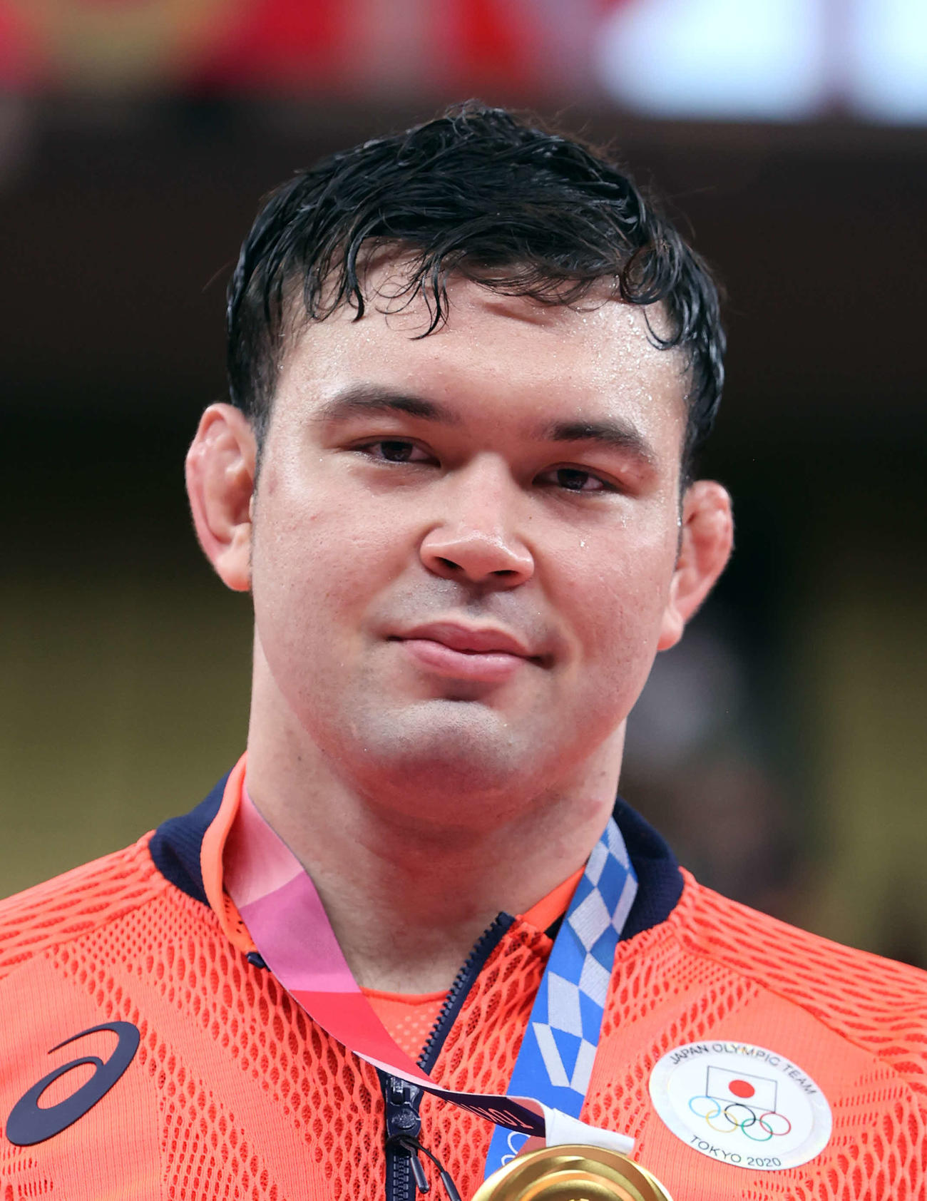 2020年東京五輪　柔道男子100キロ級表彰式　金メダルを手に記念撮影するウルフ・アロン（2021年7月29日）