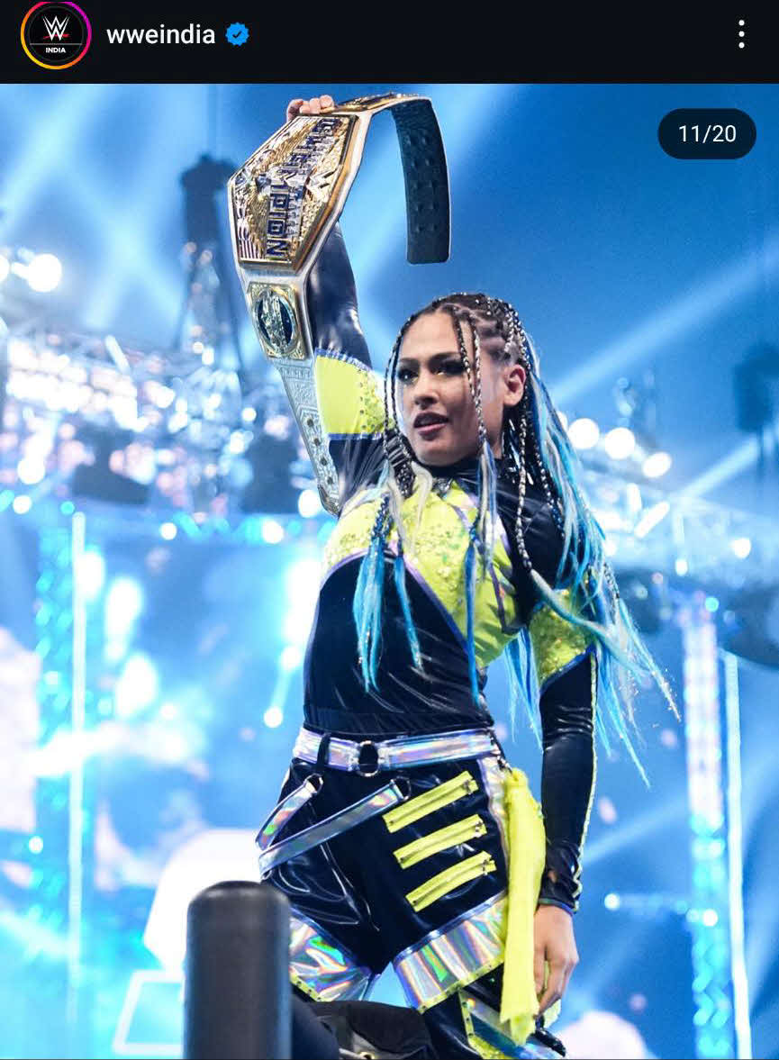 女子US王座ベルトを掲げるジュリア（WWEインド公式インスタグラムから）