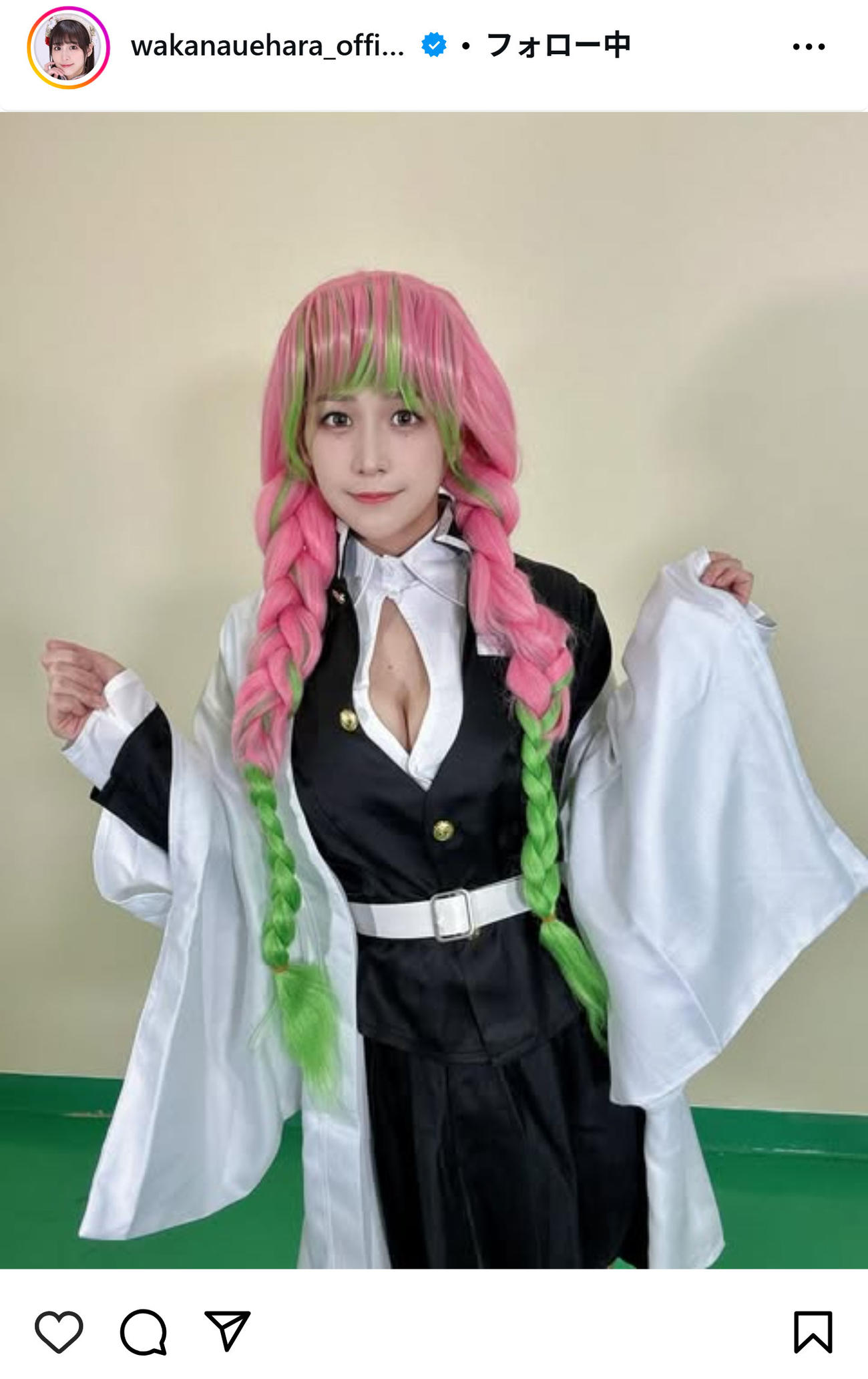 「鬼滅の刃」のキャラクター「甘露寺蜜璃」のコスプレ姿を披露する上原わかな（インスタグラムから）