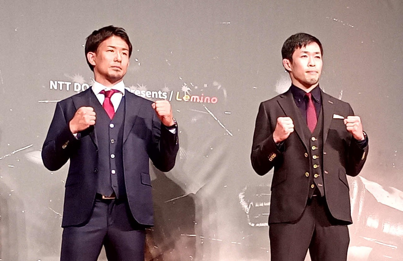 「Lemino修斗Vol1」のメインで戦う岡田遼（左）と弥益ドミネーター聡志