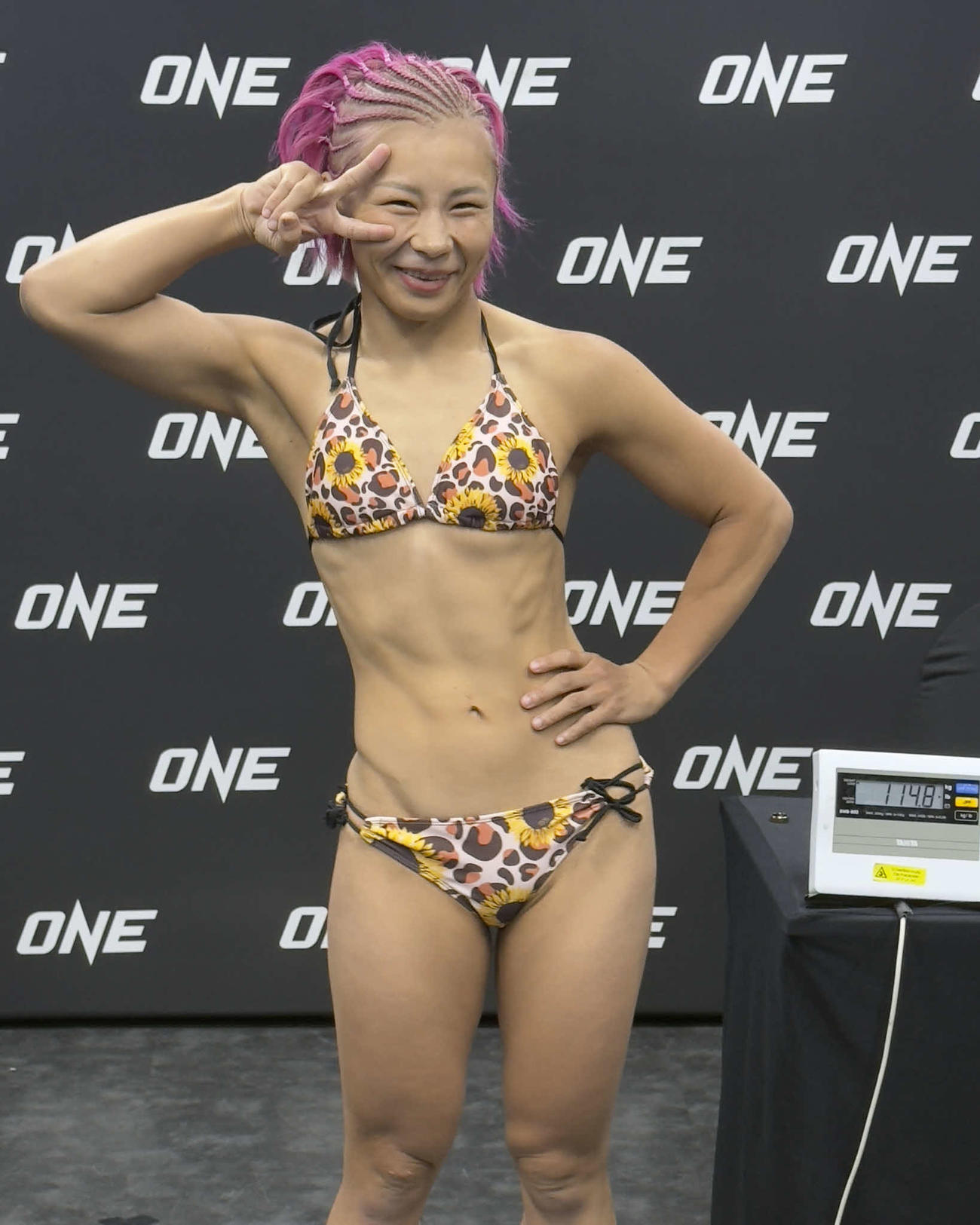 バキバキの美腹筋で計量＆ハイドレーションテストをクリアした三浦彩佳（C）ONE Championship