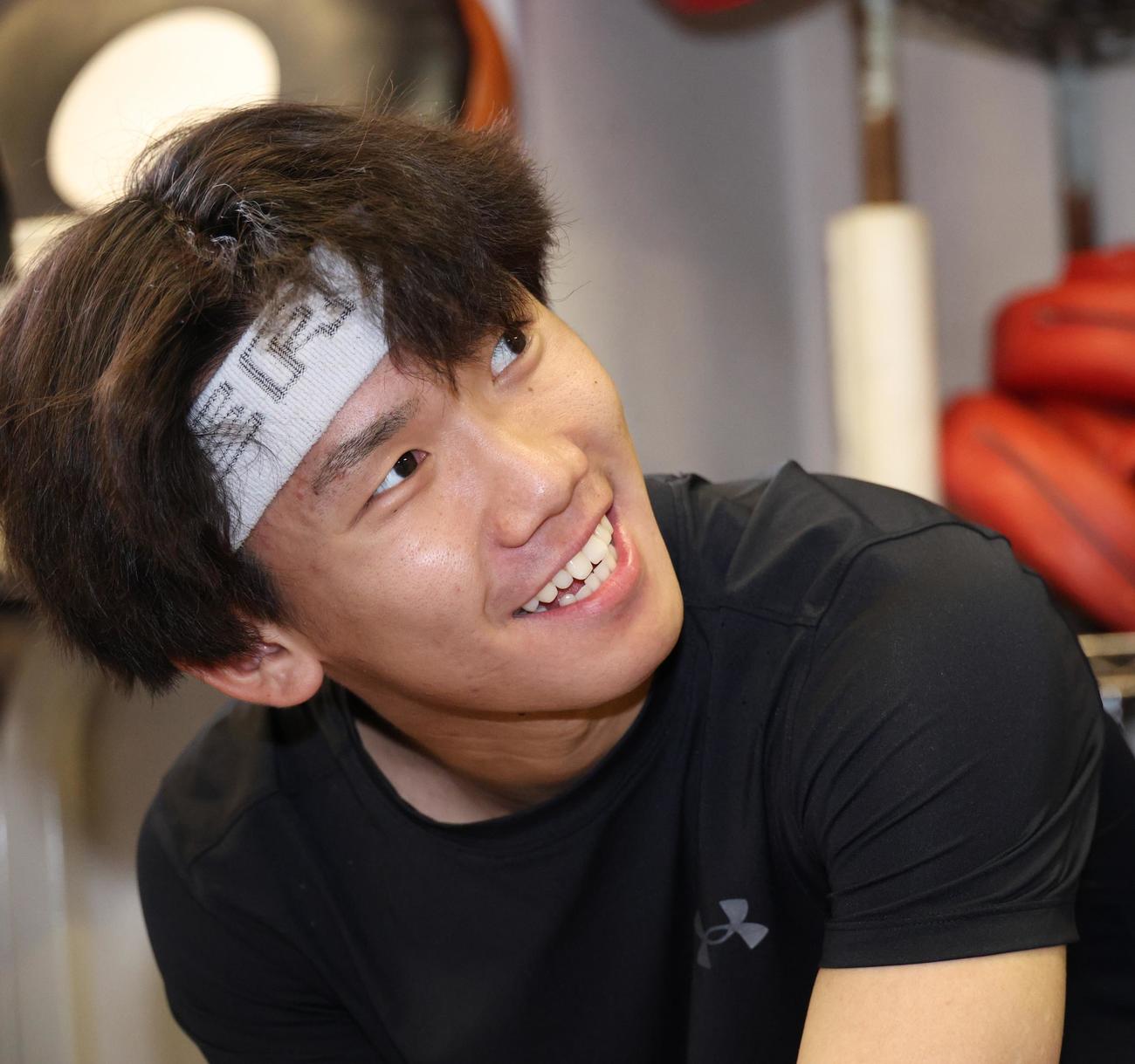 WBA世界ライトフライ級王者エリック・ロサへの対戦を前に公開練習する同級1位高見（撮影・中島郁夫）