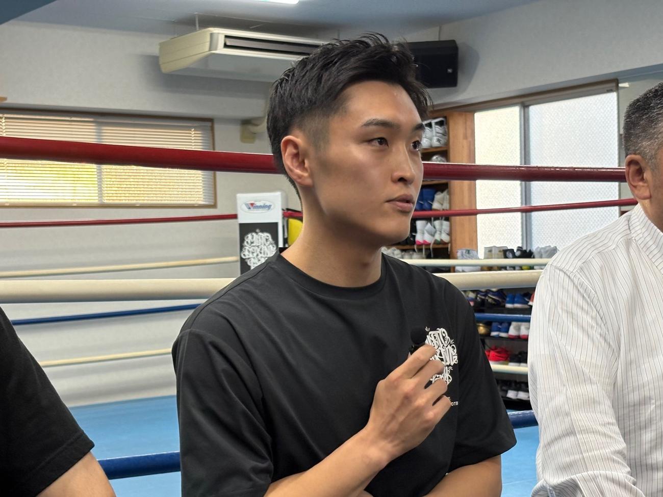 現役続行を発表した西田凌佑（撮影・永田淳）