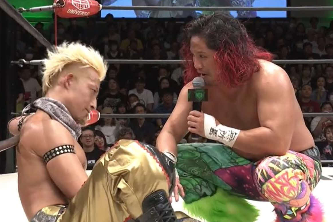 試合後、GHCジュニアヘビー級王座戦で戦うことを了承した王者YO－HEY（左）と新日本プロレス高橋ヒロム（レッスルユニバース配信から）