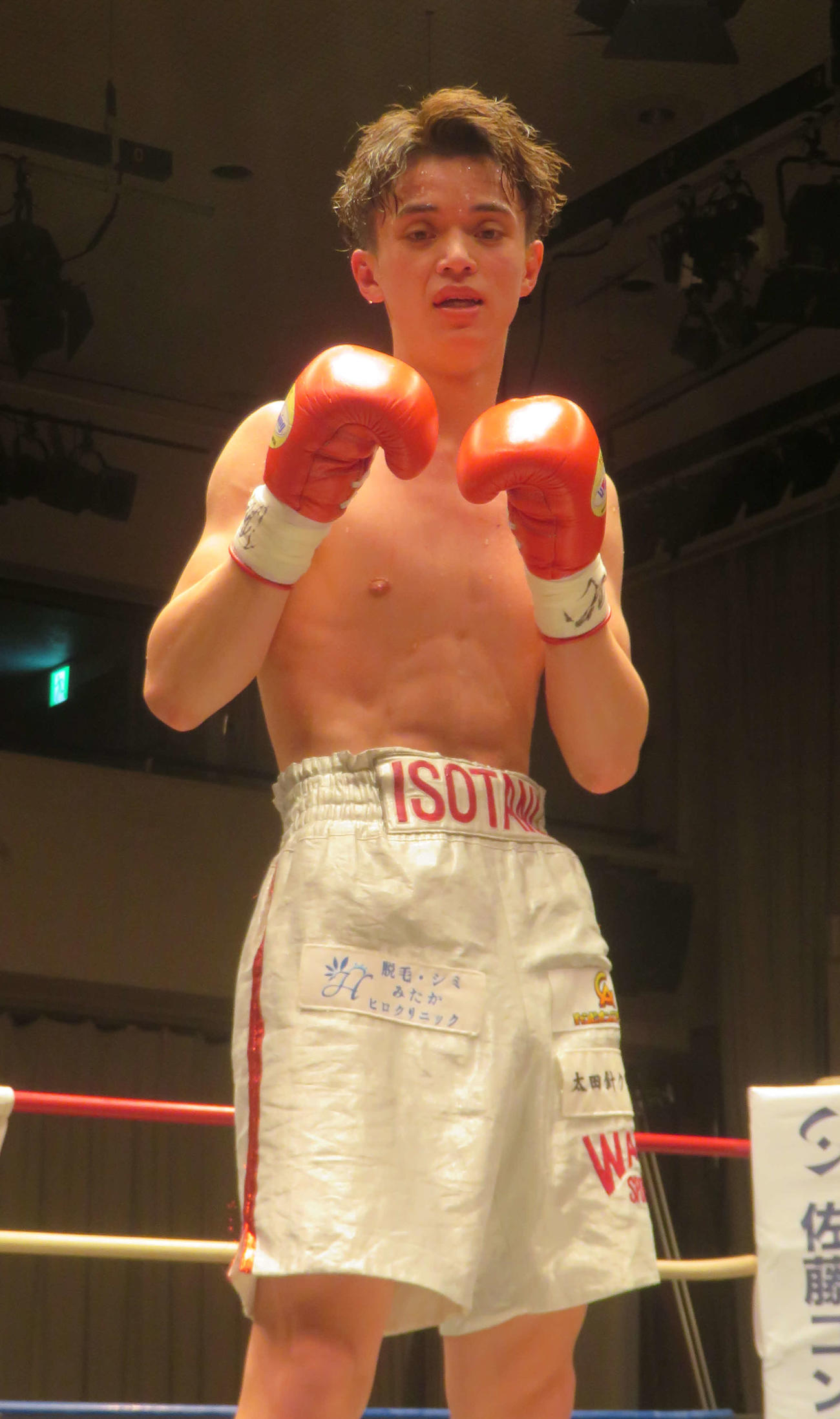 判定勝利で、東日本新人王スーパーライト級予選の初戦を突破した磯谷広太