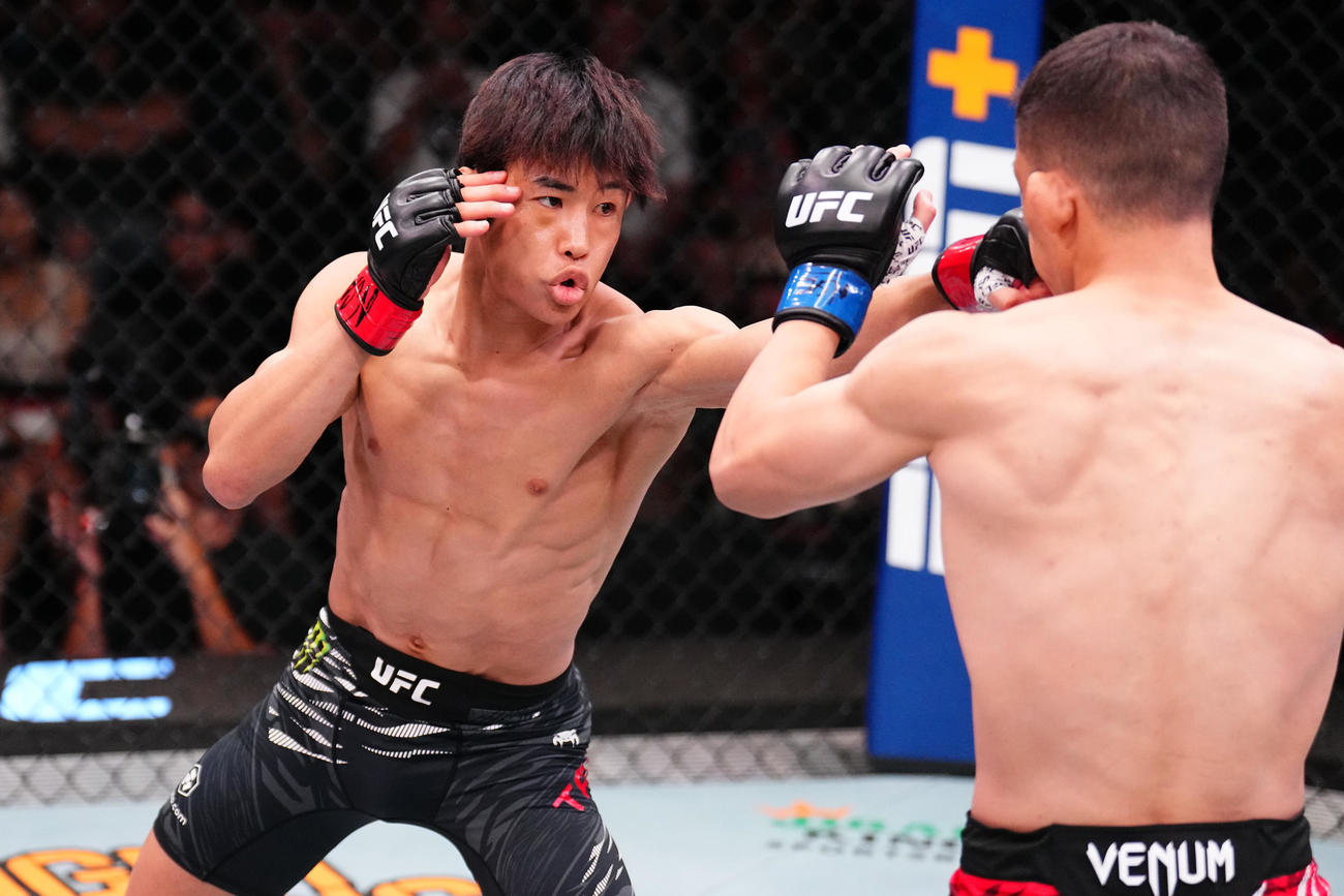 パク・ヒャンソン（右）とメインで激突したUFCフライ級6位平良達郎（C）Zuffa LLC／UFC