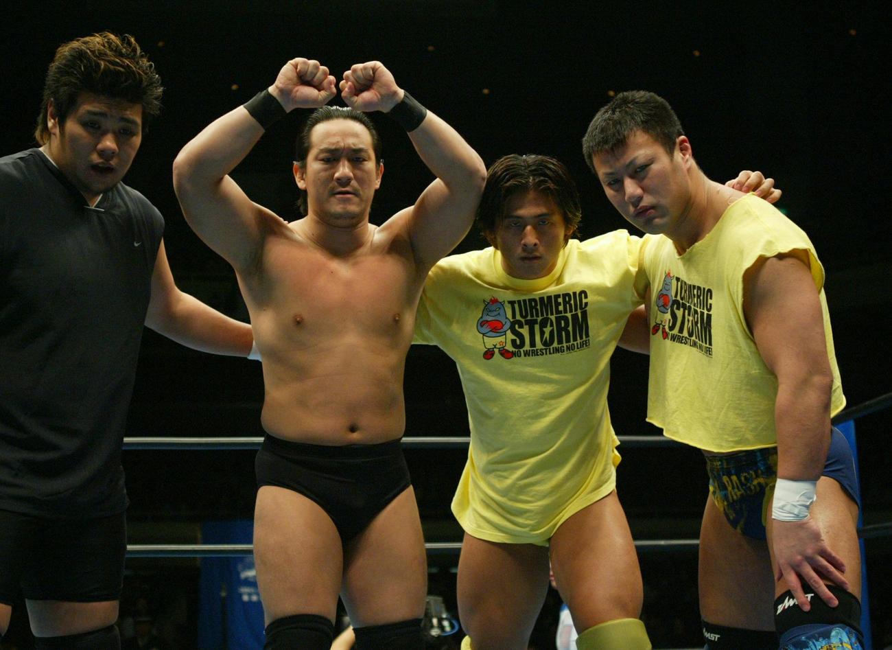 左から橋本友彦さん、高木三四郎、宮本和志、本間朋晃（2003年2月撮影）