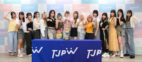 東京プリンセスカップに出場する(左から)らく、渡辺未詩、HIMAWARI、風城ハル、宮本もか、山下実優、遠藤有栖、ハイパーミサヲ、瑞希、愛野ユキ、中島翔子、辰巳リカ、鈴芽、上原わかな、上福ゆき、荒井優希
