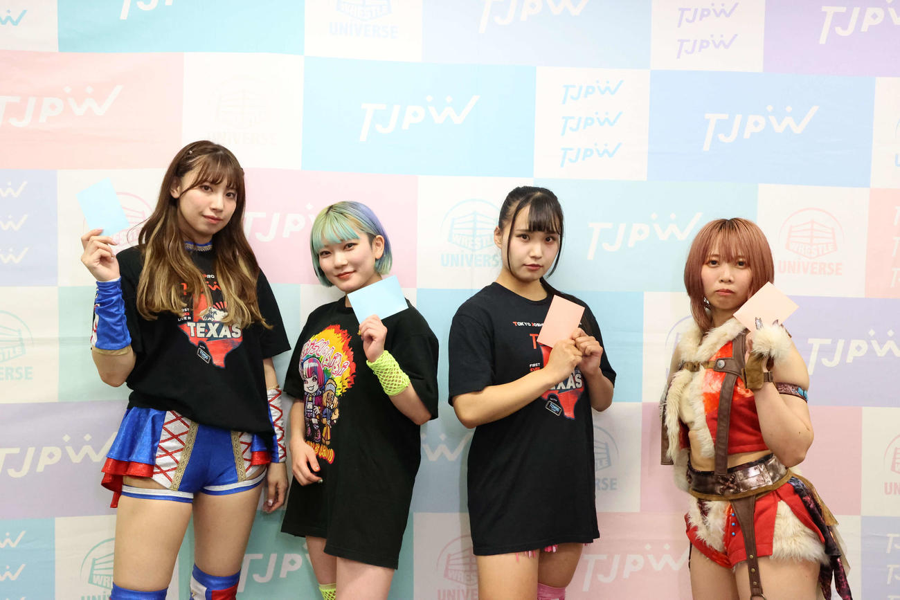 東京プリンセスカップ準決勝で対戦する（左から）荒井優希と遠藤有栖、渡辺未詩と中島翔子