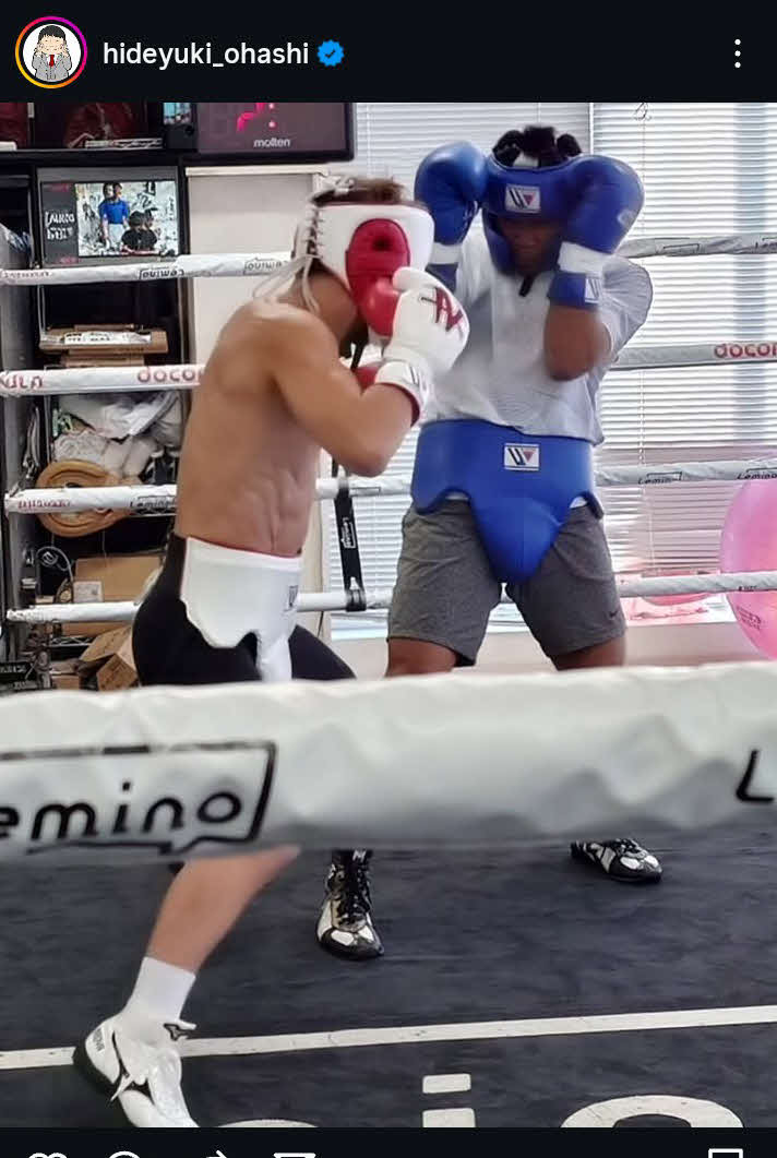 元WBAスーパー、IBF世界スーパーバンタム級王者マーロン・タパレス（右）とスパーリングした4団体統一同級王者井上尚弥（大橋秀行会長のインスタグラムから）