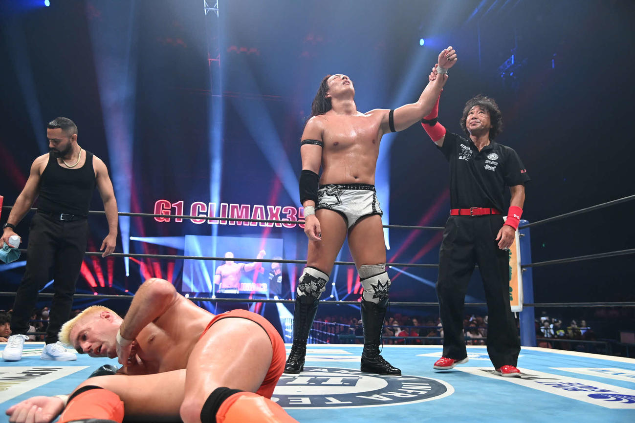 死闘の末にザック・セイバーJr．を倒した竹下幸之介（C）新日本プロレス