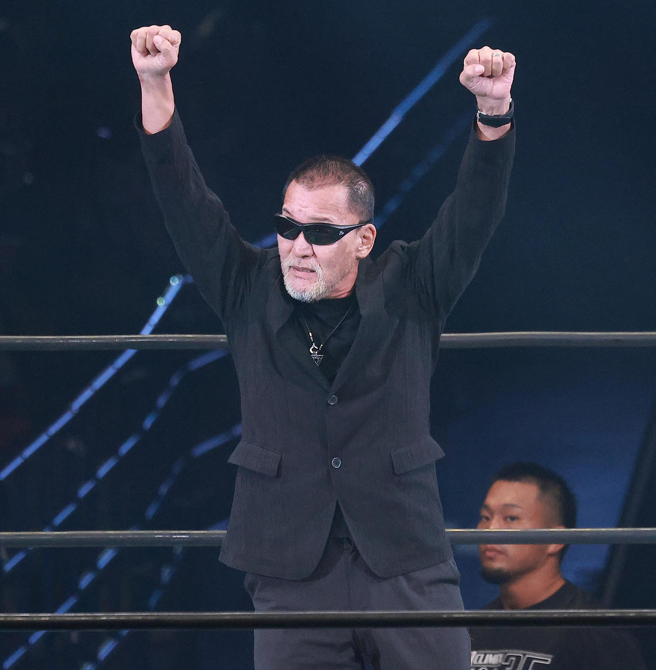 解説者として入場する蝶野正洋（撮影・中島郁夫）