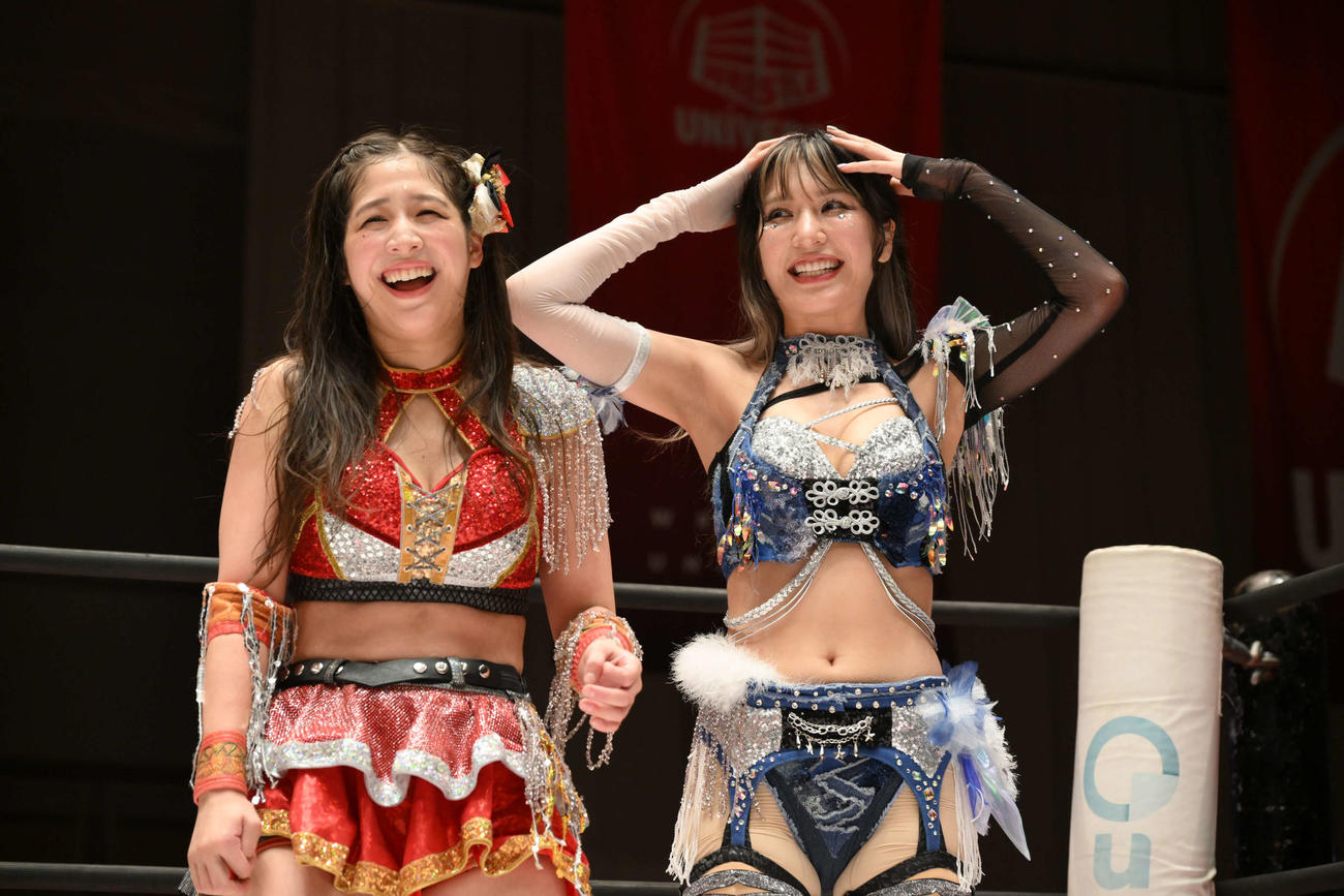タッグ王座への挑戦を直訴したオーバーイーツの上原わかな（左）と上福ゆき