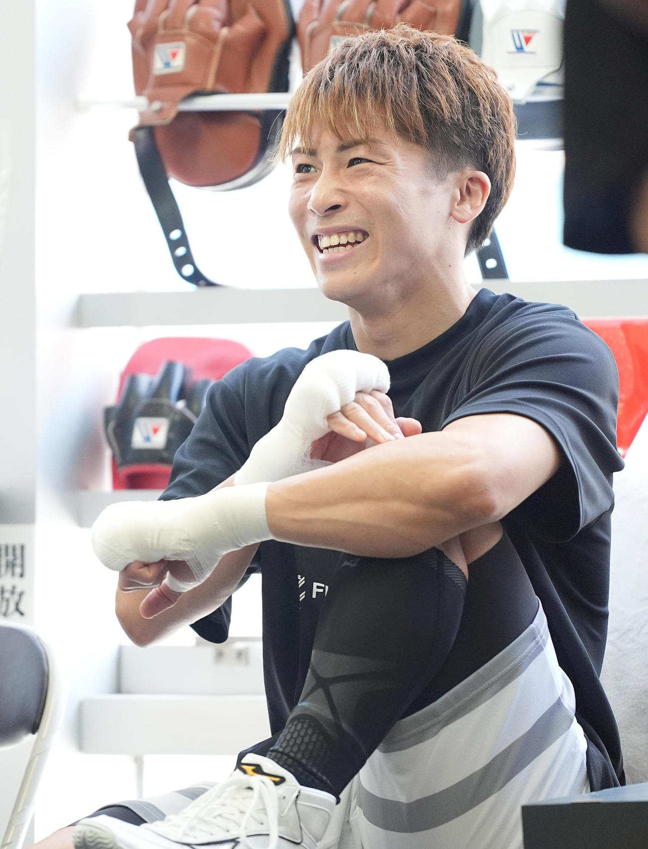 公開練習前にリラックスした表情を見せる井上尚（撮影・鈴木みどり）
