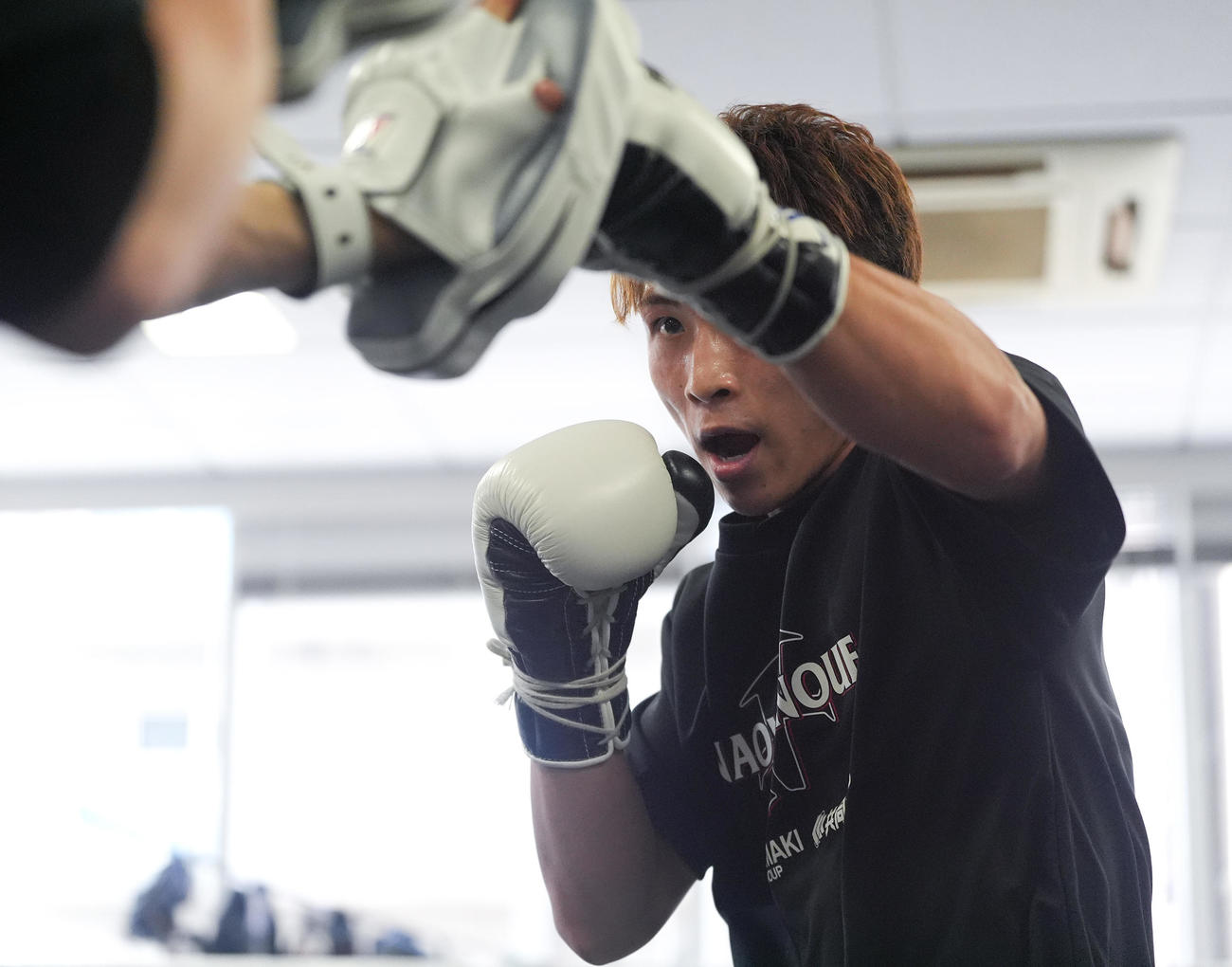公開練習で汗を流す4団体統一スーパーバンタム級王者の井上尚（撮影・鈴木みどり）