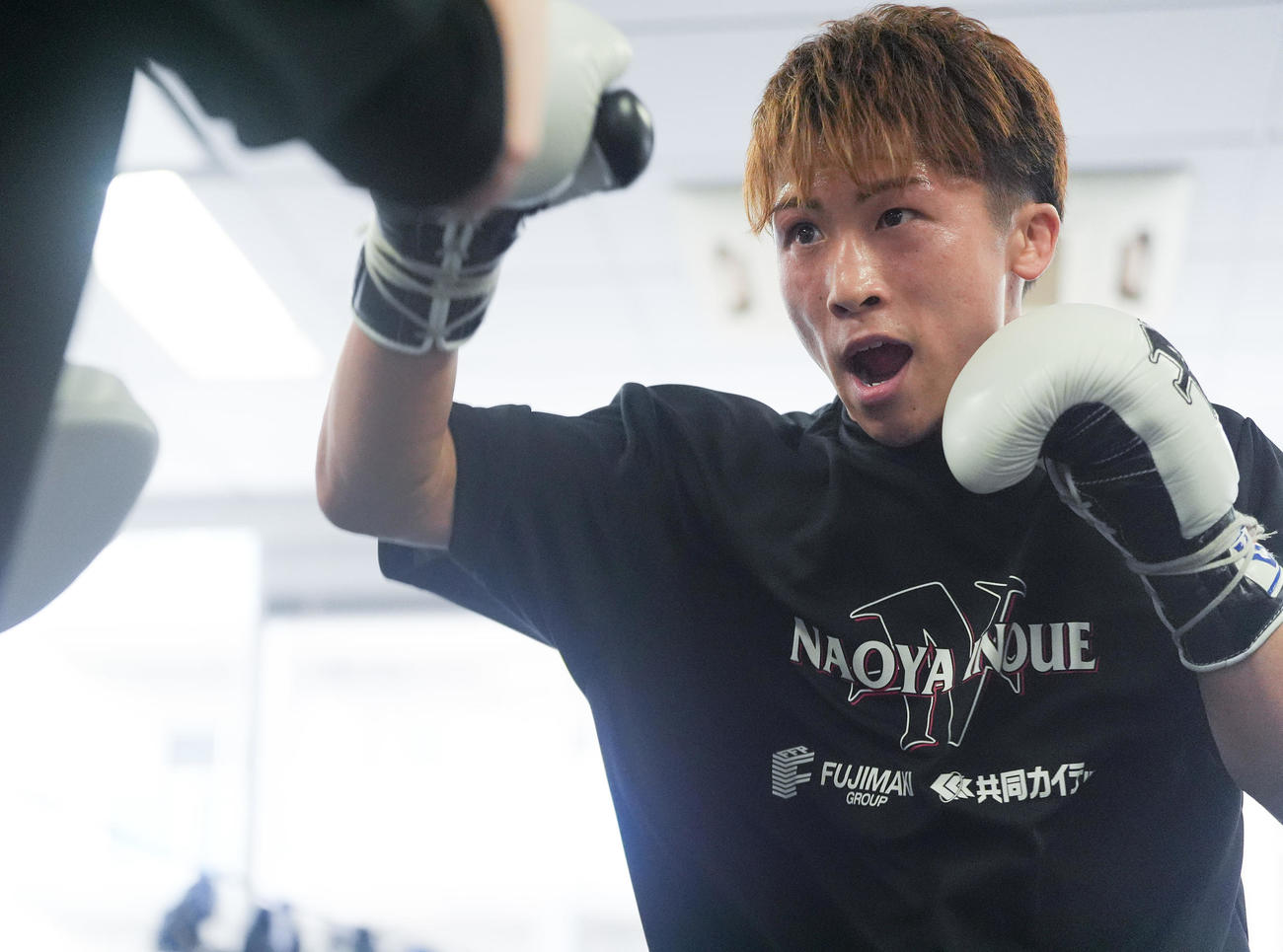 公開練習で汗を流す4団体統一スーパーバンタム級王者の井上尚（撮影・鈴木みどり）