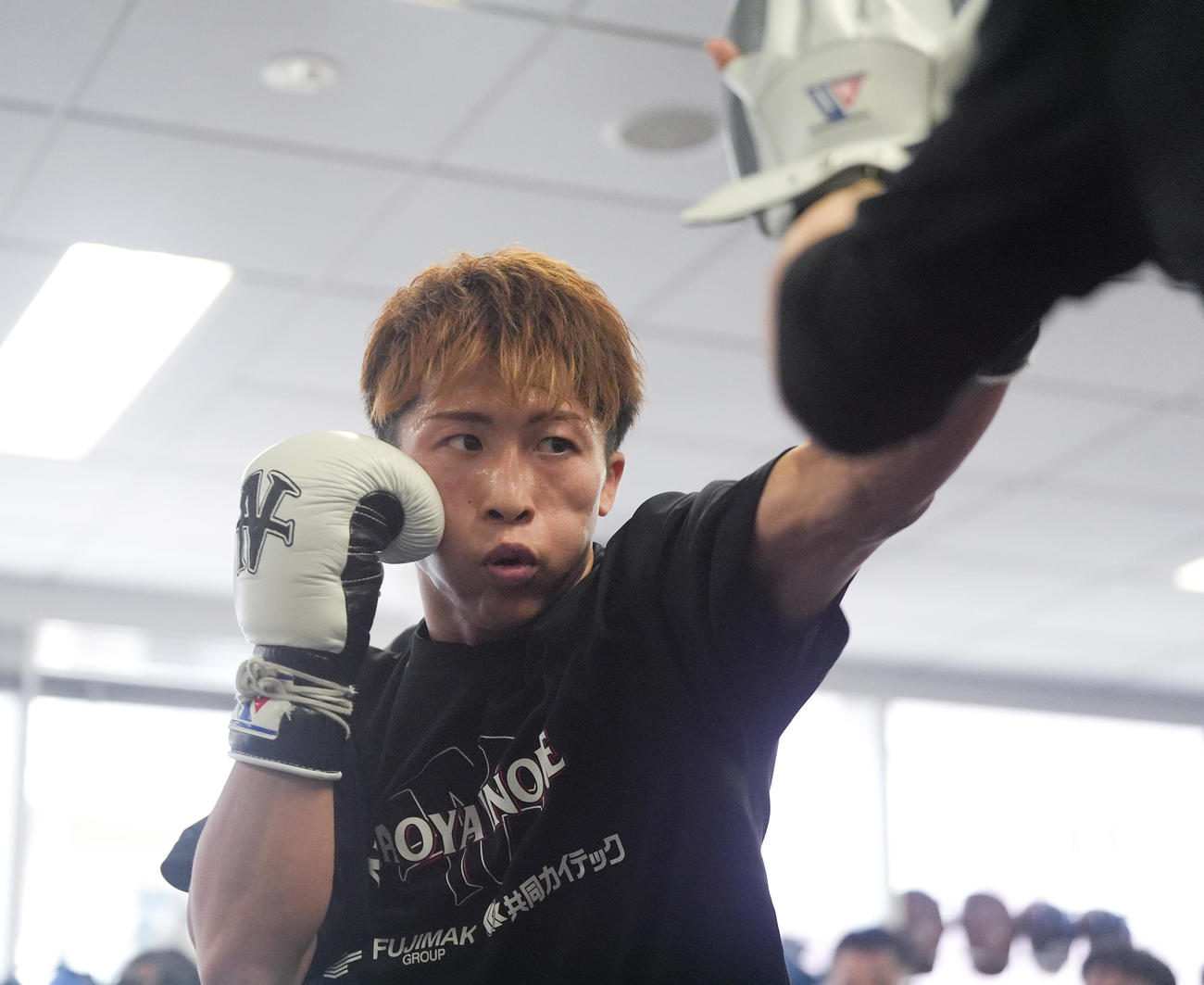 公開練習で汗を流す4団体統一スーパーバンタム級王者の井上尚（撮影・鈴木みどり）