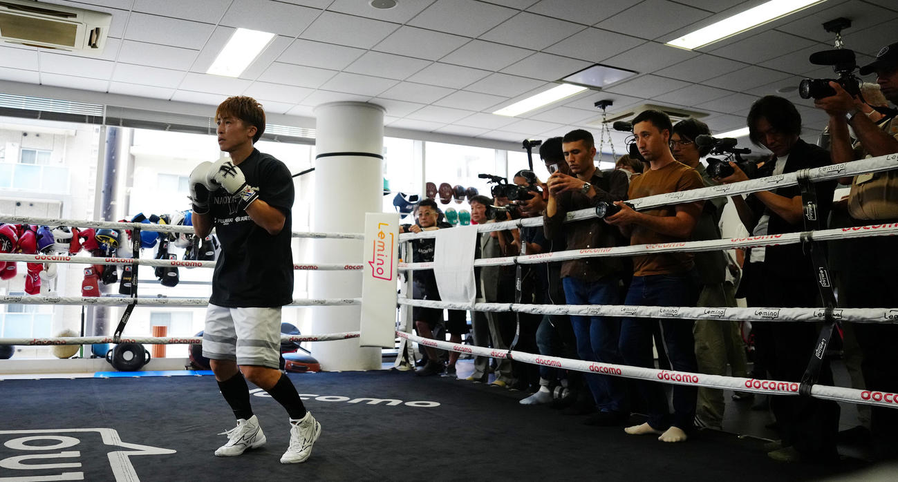 公開練習で汗を流す4団体統一スーパーバンタム級王者の井上尚（撮影・鈴木みどり）