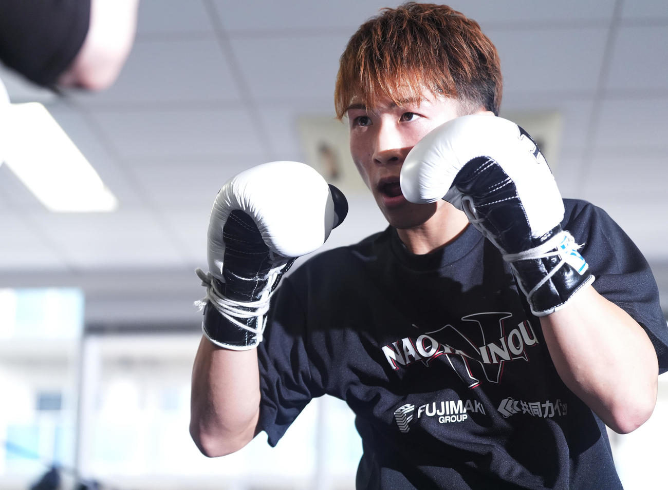 公開練習で汗を流す4団体統一スーパーバンタム級王者の井上尚（撮影・鈴木みどり）