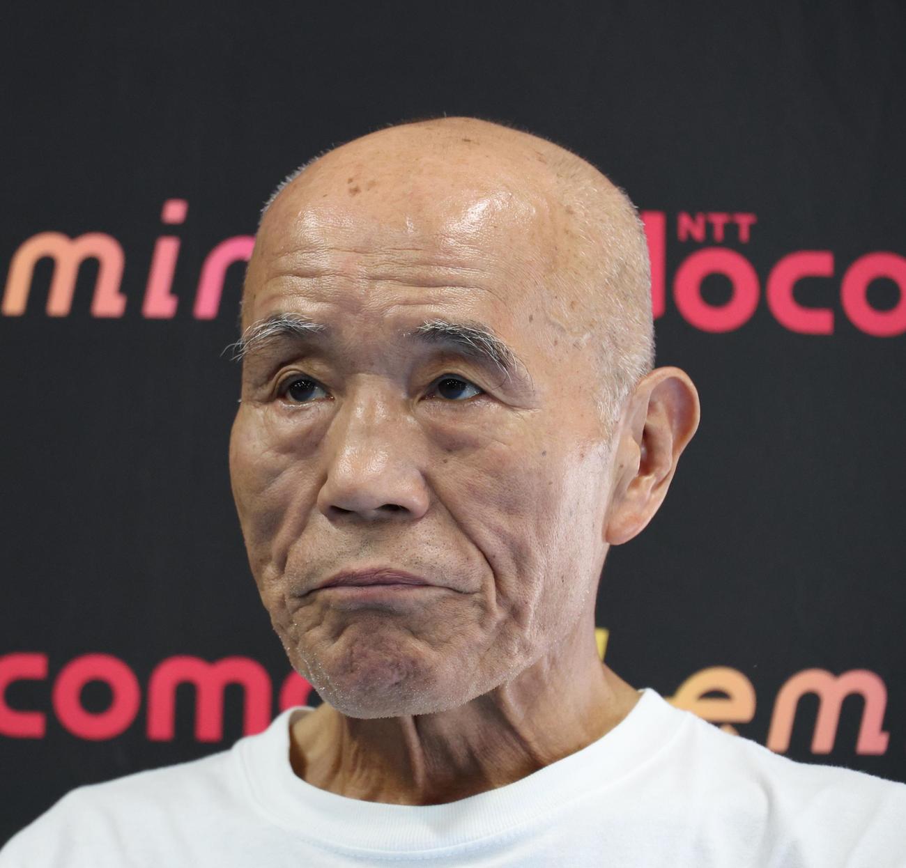 会見を行うライオンズボクシングジム古山会長（撮影・中島郁夫）