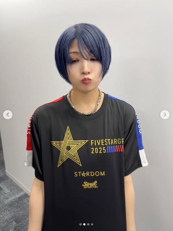 青の髪色の安納サオリ（安納サオリのインスタグラムから）