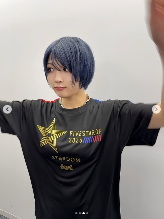 青の髪色の安納サオリ（安納サオリのインスタグラムから）