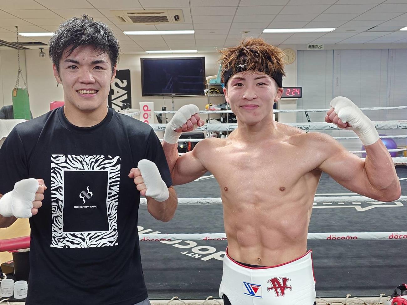 東洋太平洋フェザー級王者中野幹士（左）とのスパーリングで実戦練習を打ち上げた井上尚弥（大橋ジム提供）