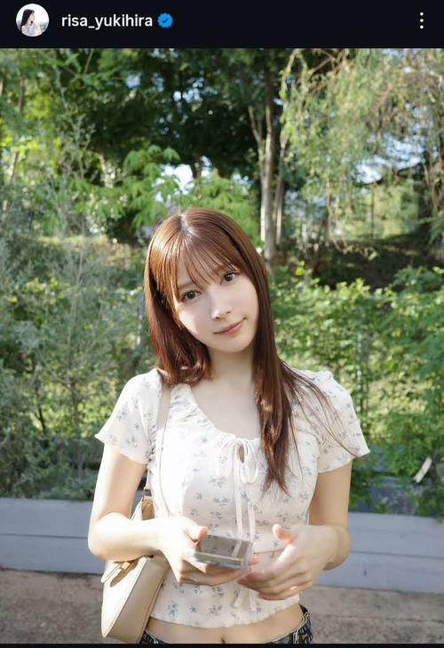 井上尚弥戦ラウンドガールを務めた雪平莉左へそ出しコーデ披露「おへそ